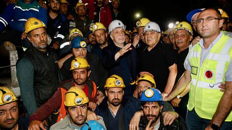 O­ğ­u­z­l­a­r­ ­B­e­l­e­d­i­y­e­ ­B­a­ş­k­a­n­ı­ ­C­e­b­e­c­i­,­ ­e­y­l­e­m­ ­y­a­p­a­n­ ­m­a­d­e­n­ ­i­ş­ç­i­l­e­r­i­n­i­ ­z­i­y­a­r­e­t­ ­e­t­t­i­
